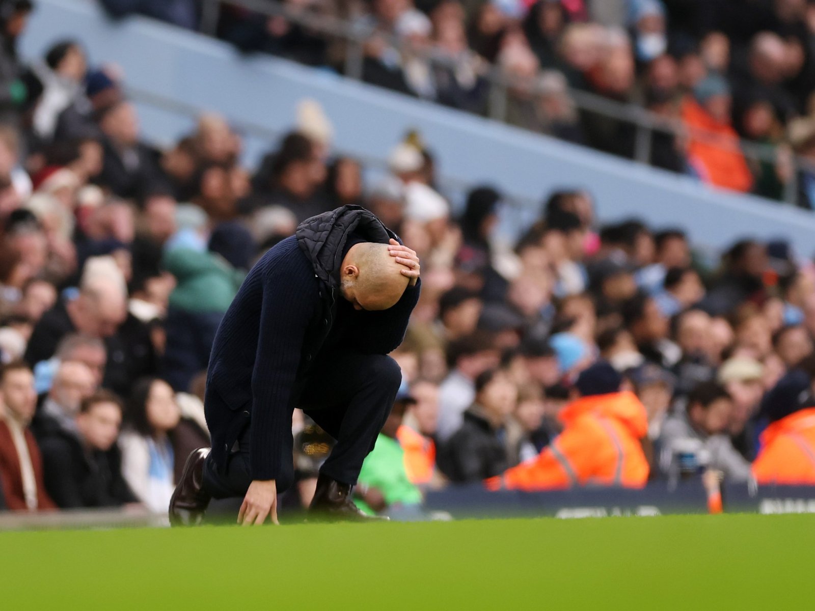 Guardiola belooft niet op te stappen bij crisisclub Manchester City