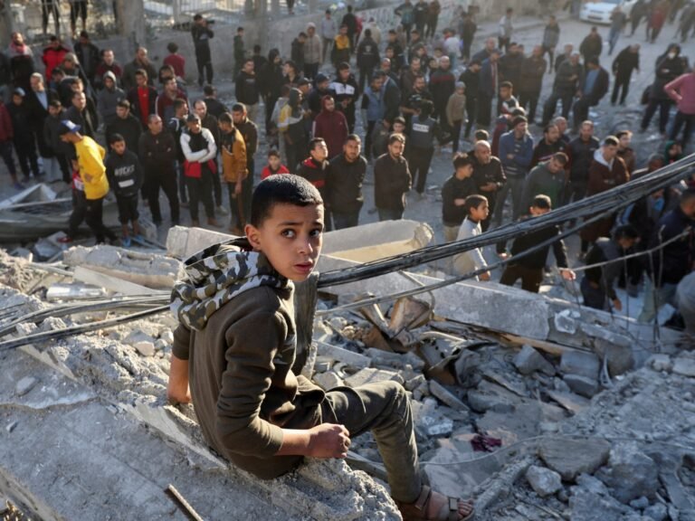 Israël bombarde ziekenhuis en school in Gaza, een dag na de Nuseirat-massaker