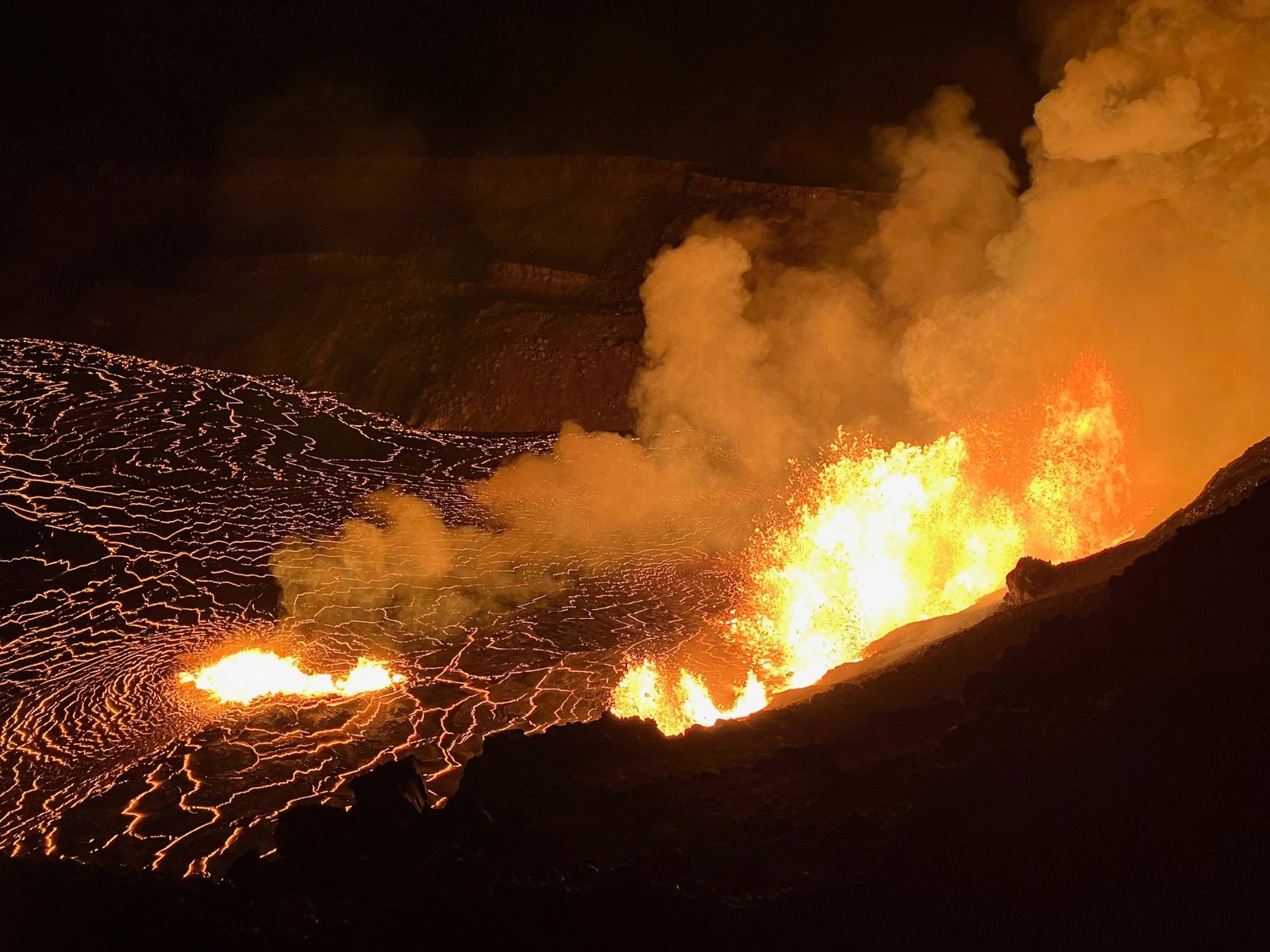 Kilauea-vulkaan in Hawaii eruptie: Lava spuit de lucht in