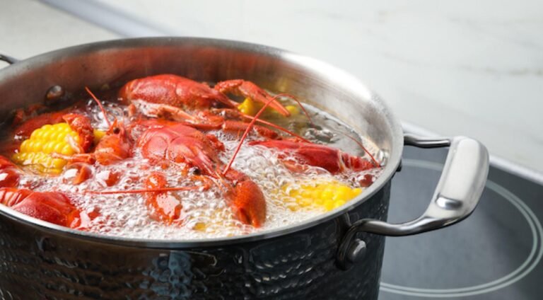 Meerderheid in de Nederlandse Tweede Kamer wil verbod op het koken van levende krabben en kreeften