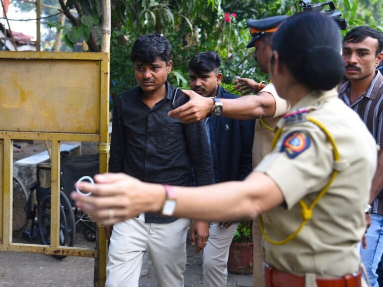 Minstens 13 doden na aanvaring tussen oorlogsschip en passagiersboot bij Mumbai