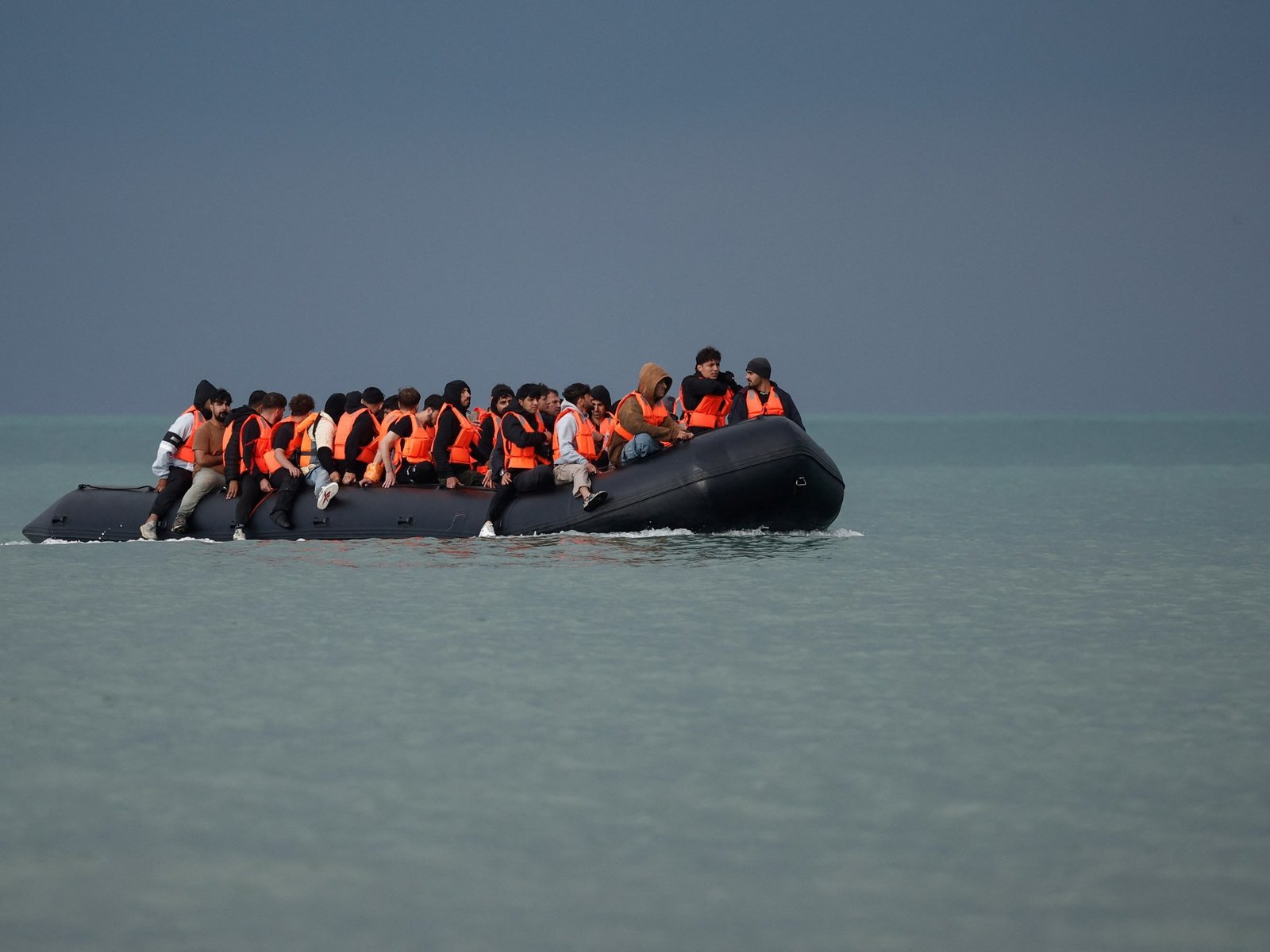 Minstens negen doden en zes vermisten na zinkend schip voor de kust van Tunesië