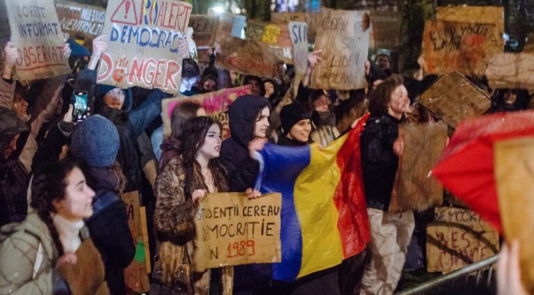 Roemenen protesteren in Den Haag terwijl extreemrechtse kandidaat dichter bij verkiezingswinst komt