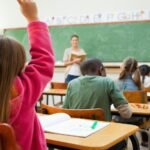 Tientallen duizenden kinderen willen naar school maar blijven thuis