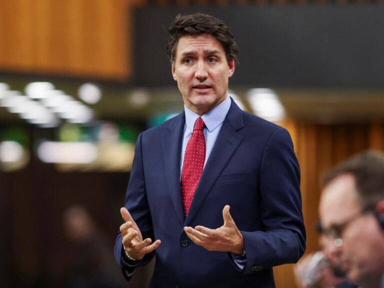 Trudeau herschikt kabinet te midden van aanhoudende druk om af te treden