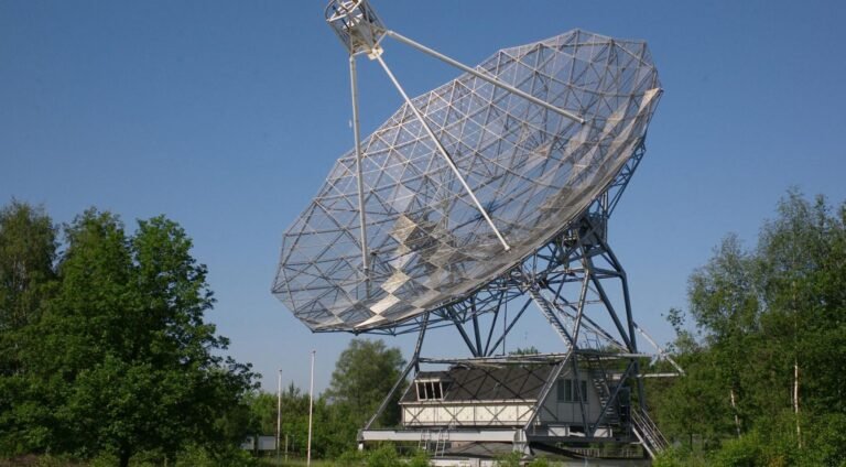 Vrijwilligers Vinden Voyager I met Decennia Oud Radio Telescope in Drenthe