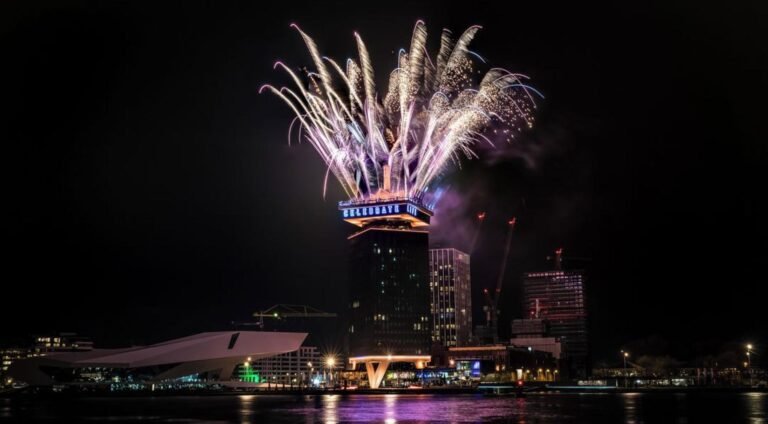 Vuurwerkshows in Amsterdam afgelast wegens sterke wind; Lichtshow op Museumplein gaat door