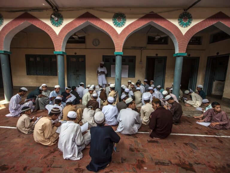 Waarom een wet over religieuze seminaries het nieuwste brandpunt in Pakistan is