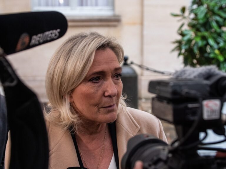 Zal de Franse politieke crisis de extreemrechtse partij van Marine Le Pen, het RN, versterken?