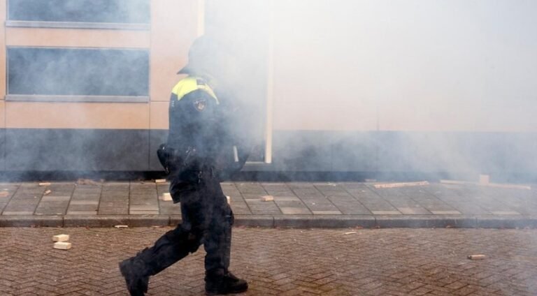 Zeven Nieuwe Arrestaties in Verbinding met Riots op Plein ’40-’45 in Amsterdam