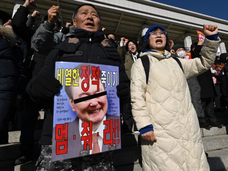 Zuid-Koreaanse oppositie dient motie in voor afzetting van president Yoon Suk Yeol