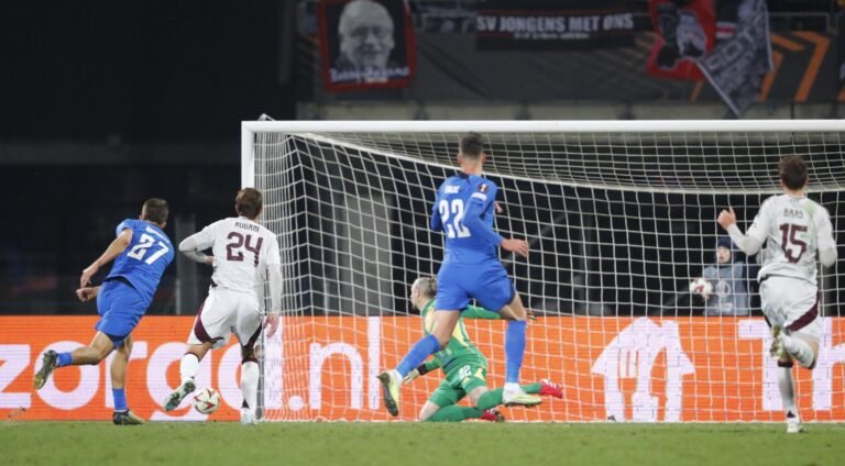 Ajax Verliest met 1-0 van RFS in de UEFA Europa League in Letland