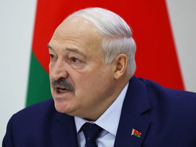 Alexander Lukashenko wint zevende opeenvolgende termijn in ‘schijnverkiezingen’ in Wit-Rusland