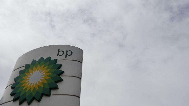 BP schrapt duizenden banen en waarschuwt voor daling in olie- en gasproductie