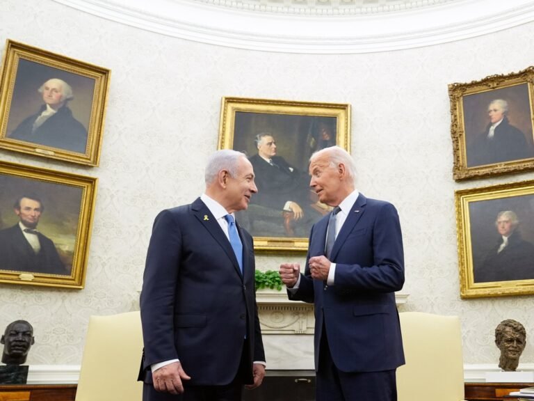 Biden informeert het Amerikaanse Congres over geplande wapenverkoop van $8 miljard aan Israël