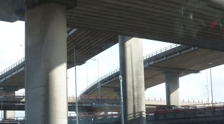 Bouwfout op tientallen Nederlandse viaducten kan grote verkeersproblemen veroorzaken