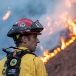 Brandweermensen strijden om branden in Los Angeles onder controle te krijgen vooraleer sterke wind terugkeert