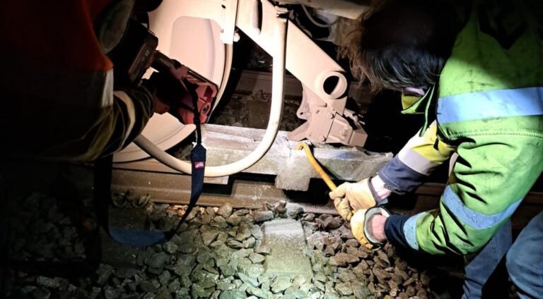 Cementblok op spoor gelegd had ‘levensbedreigende’ ontsporing kunnen veroorzaken