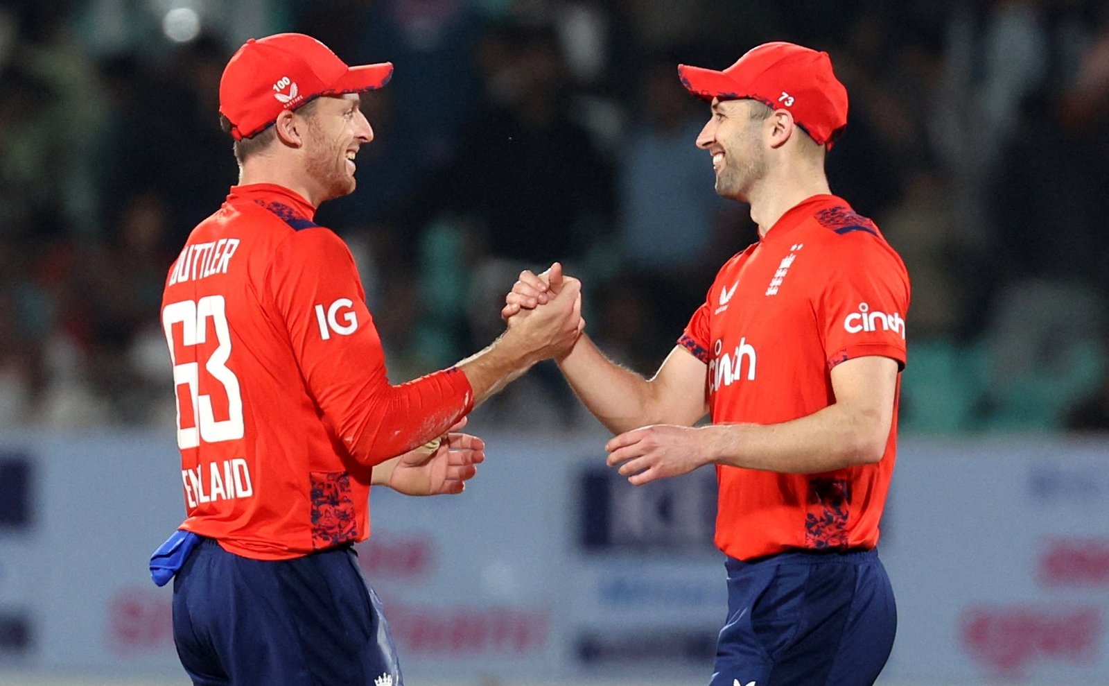 Engeland verslaat India en houdt T20-serie spannend