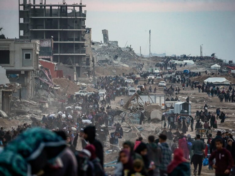 Foto's: Bitterzoete thuiskomst voor Palestijnen die terugkeren naar Gaza Stad