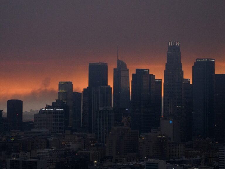 Hoe groot zijn de bosbranden in Californië en waarom verspreiden ze zich zo snel?