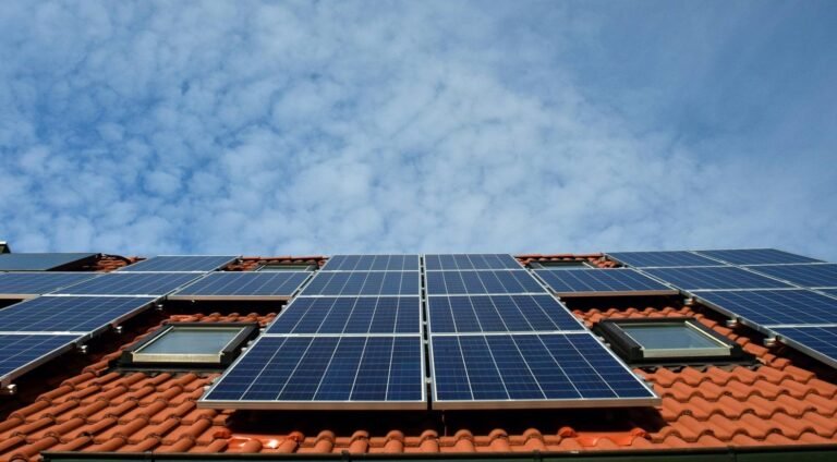 Huishoudens met zonnepanelen ondervinden aanzienlijke inkomstenverliezen