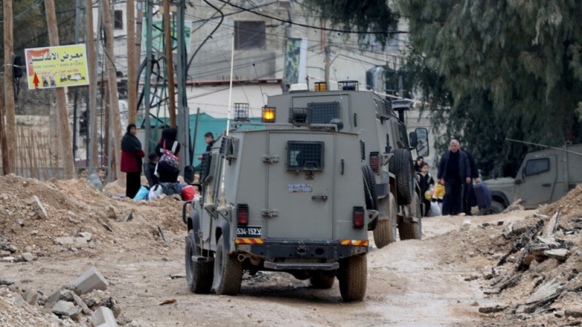 Israëlische strijdkrachten blokkeren ingangen naar Jenin terwijl dodelijke inval de vierde dag ingaat