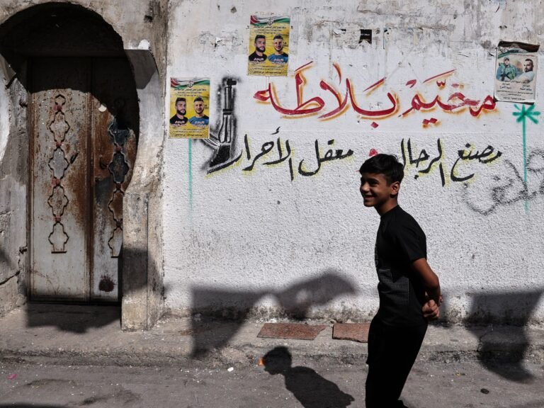 Israëlische strijdkrachten doden tiener tijdens verscherpte invallen in bezet West-Bank