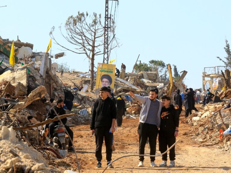 Israëlische strijdkrachten doden twee in Zuid-Libanon terwijl ontheemden proberen terug te keren