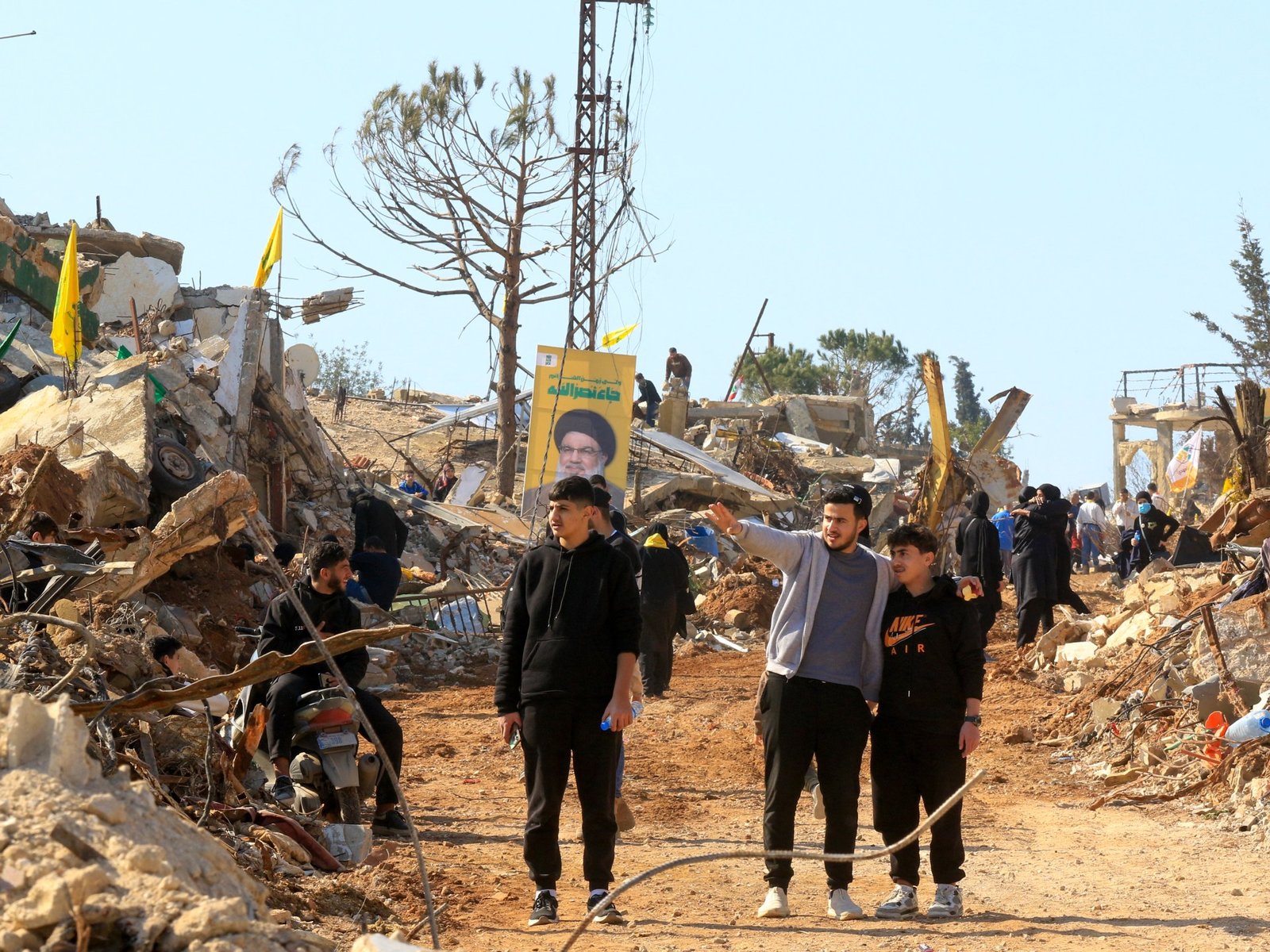 Israëlische strijdkrachten doden twee in Zuid-Libanon terwijl ontheemden proberen terug te keren