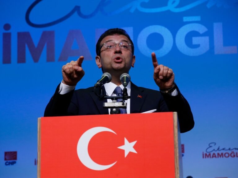 Istanbul burgemeester Imamoglu in de rechtszaal terwijl Turkse oppositie vreest voor onderdrukking