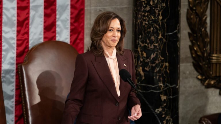 Kamala Harris kondigt de verkiezingsoverwinning van Donald Trump als president aan