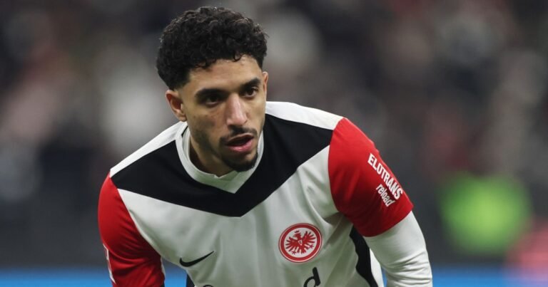 Manchester City haalt Egyptische aanvaller Omar Marmoush binnen voor $72 miljoen van Frankfurt