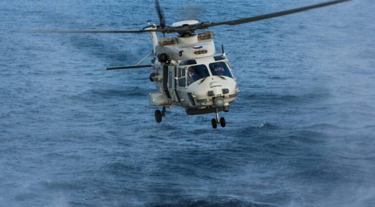 Nederlandse Marine begeleidt Russische onderzeeër en oorlogsschip door de Noordzee