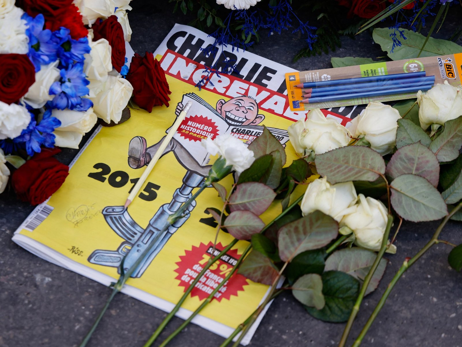 Parijs herdenkt tien jaar sinds de aanslagen op Charlie Hebdo en de Joodse supermarkt