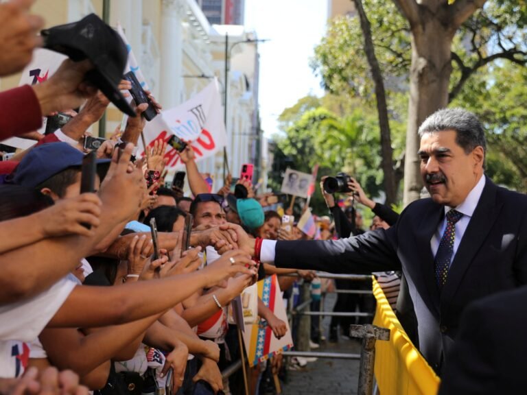 President Maduro van Venezuela begint derde termijn te midden van internationale protesten