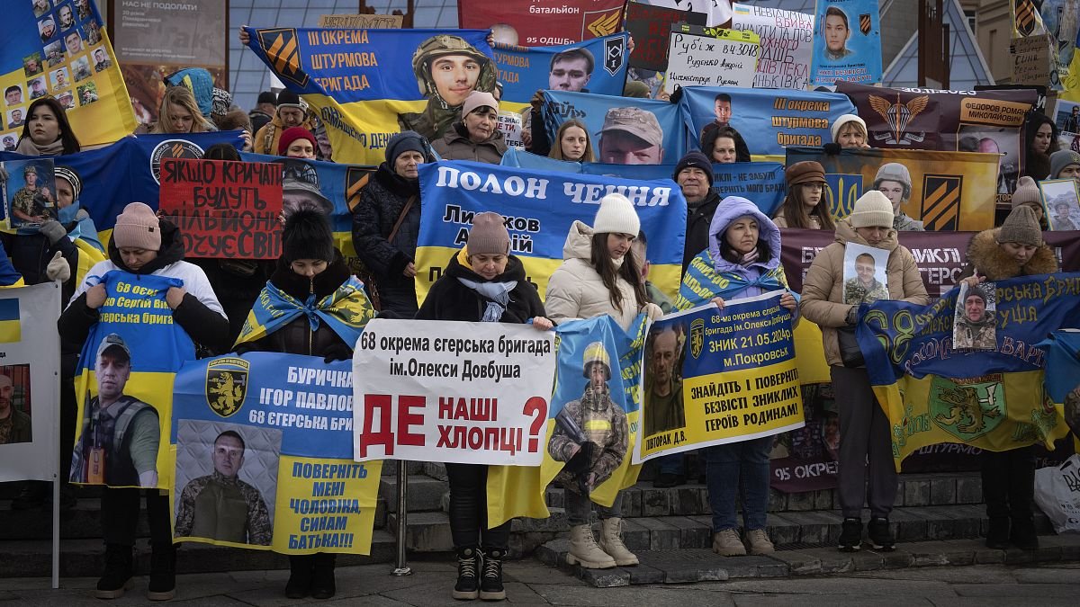 Protesters in Kyiv eisen duidelijkheid over de locatie van krijgsgevangenen en vermiste soldaten