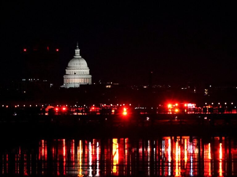 Verhoogde kans op vliegtuigcrash in DC door het ontslag van luchtvaartfunctionarissen door Trump?