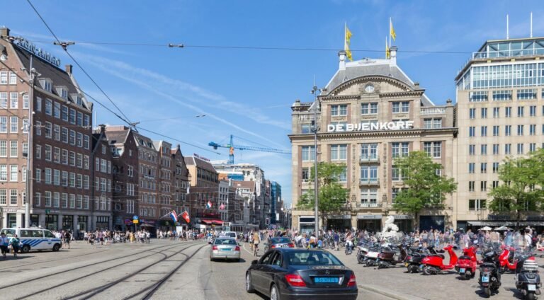 Verkeersdrukte in Nederland neemt toe in 2024; Amsterdam met de meeste vertragingen