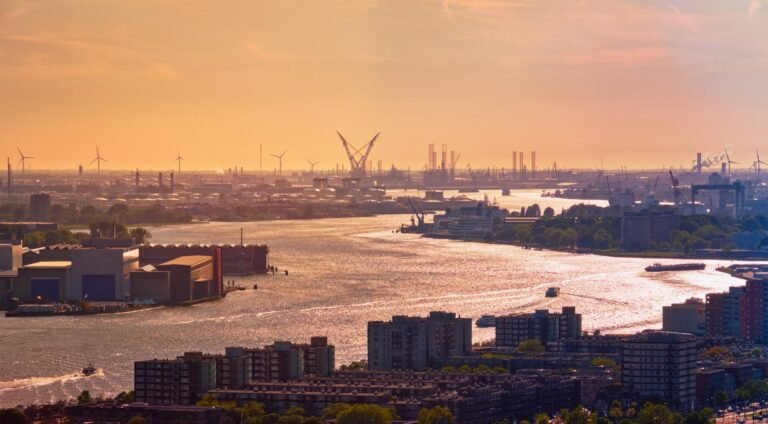 Verlies van Gevangen Drugsschepen in de Haven van Rotterdam in 2024