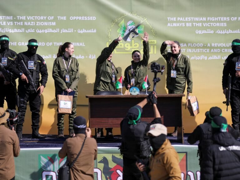 Vier Israëlische Soldaten Vrijgelaten door Hamas in Het Kader van Staakt-het-Vuren Overeenkomst