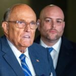 Voormalig burgemeester van New York Rudy Giuliani in minachting van de rechtbank verklaard