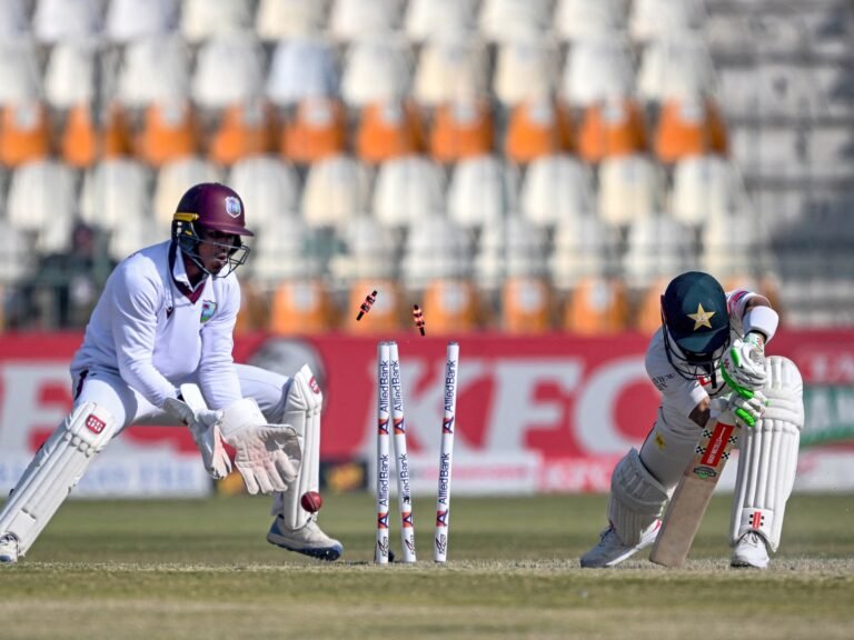 West-Indië boekt snelle comeback voor eerste Testoverwinning in Pakistan in 35 jaar