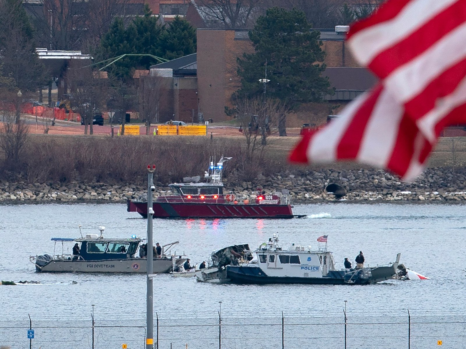 Zwarte dozen teruggevonden na dodelijk ongeluk van American Airlines nabij Washington DC