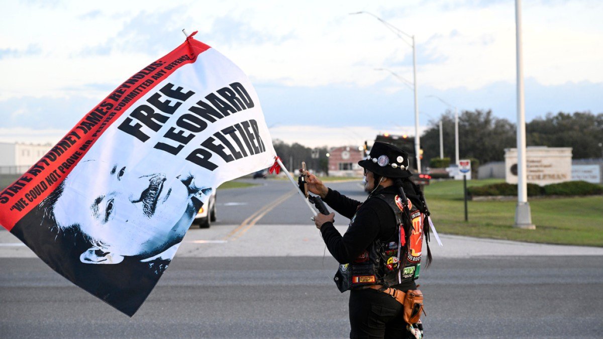 Activist Leonard Peltier Vrijgelaten uit Amerikaanse Gevangenis