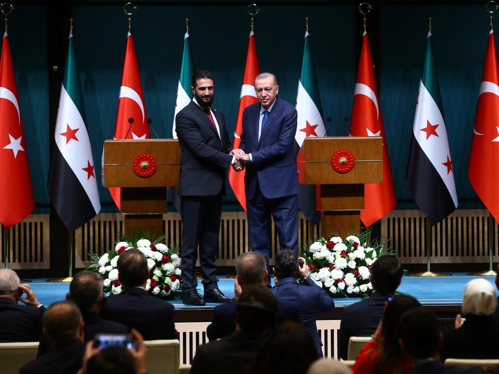 Al-Sharaa van Syrië en Erdogan van Turkije bespreken Koerdische strijders en defensiepacten