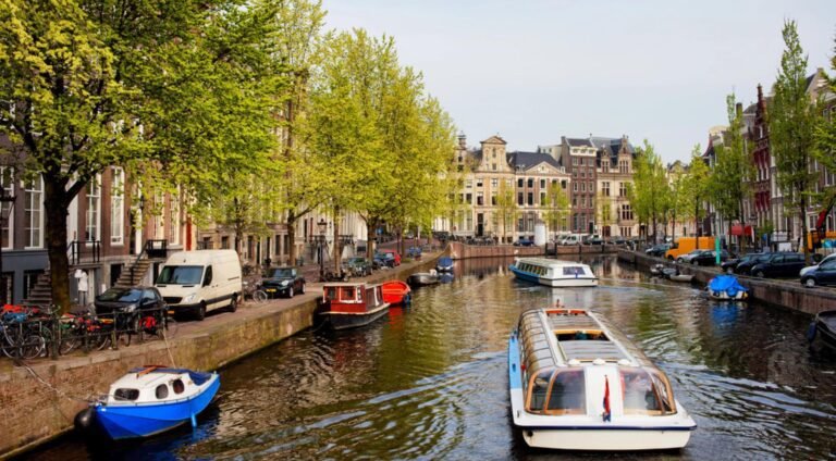 Amsterdam verbiedt dieselboten in nieuwe emissievrije zone