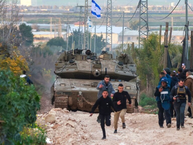 Foto's: Israëlische tanks betreden voor het eerst in decennia de bezette Westelijke Jordaanoever