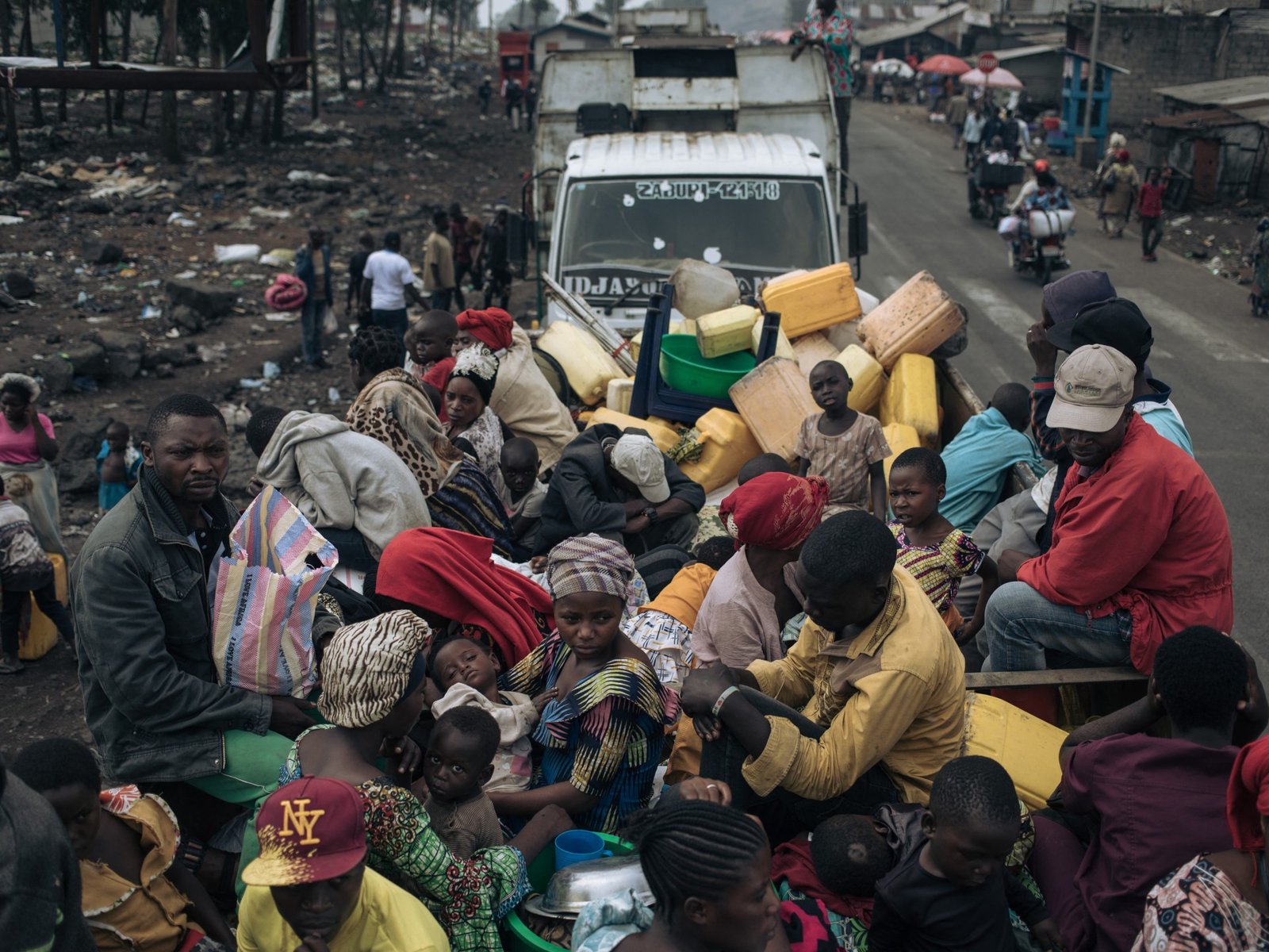 Foto's: Ontheemden staan voor een onzekere toekomst na hun vlucht uit Goma