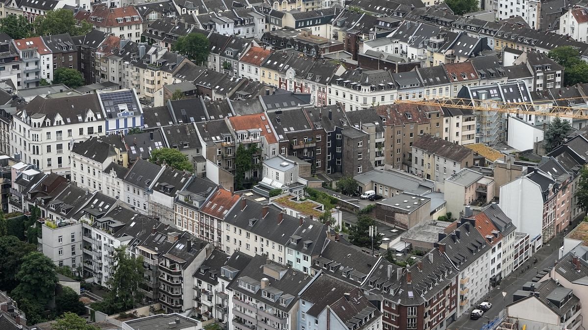 Huisvestings- en energiekosten in Europa: Hoeveel van je besteedbaar inkomen gaat naar woning en rekeningen?